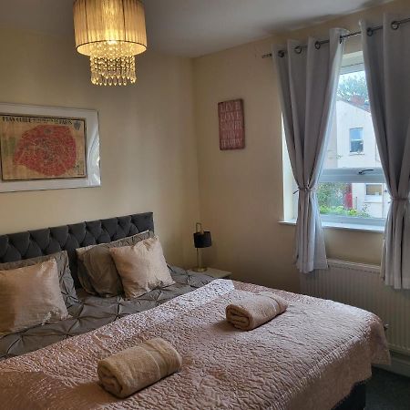 & Cosy Apartment In The Heart Of Stokes Croft Бристоль Екстер'єр фото