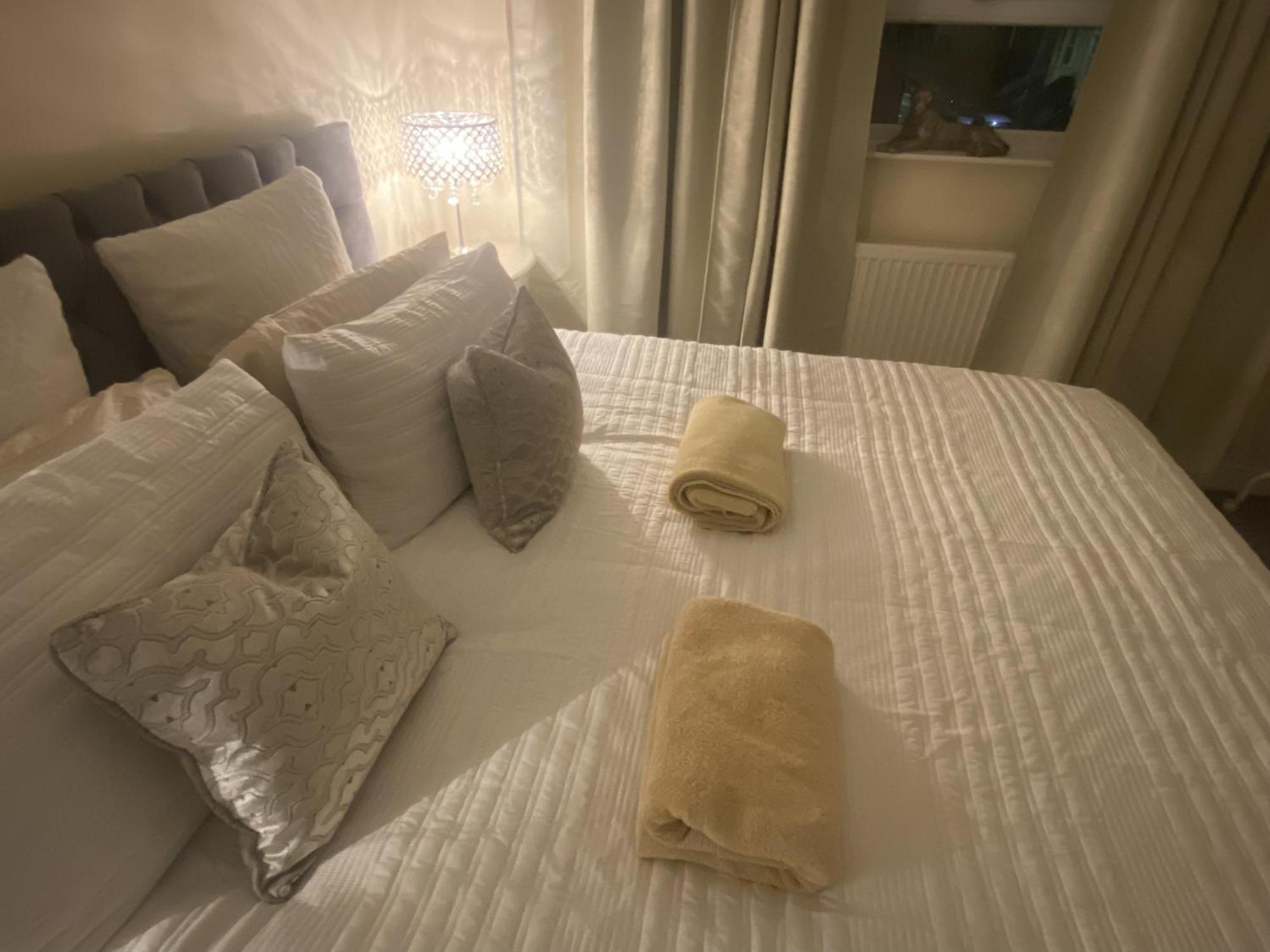 & Cosy Apartment In The Heart Of Stokes Croft Бристоль Екстер'єр фото